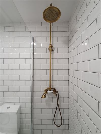 Fordelene ved at investere i et flot brusesæt i børstet stål